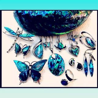 Exkluzivní 🎄🎁 z mušle Paua #www.arikishop.cz #🎄🎄🎄 #handmadenz #vanocnidarek #naturaljewellery #modrabroz #pauashelljewellery