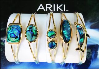 Náramky z mušle Paua plátované 22-ct zlatem #www.arikishop #seeopal #elegantstyle #naramky #pauashelljewellery #🎄🎁...